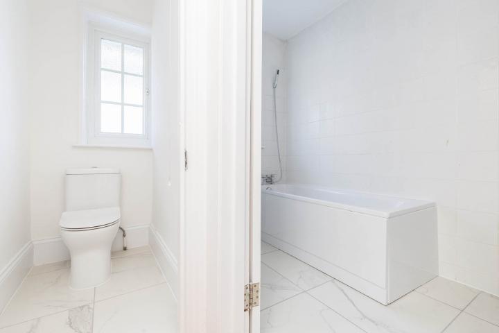 			4 Bedroom, 1 bath, 1 reception Flat			 Ludlow Way, Hampstead Garden Suburb